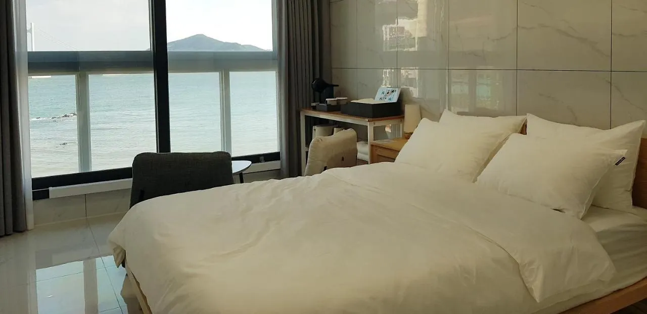 Emotional Cafe Street Stay Busan 0*,